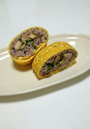 鳥肉ケチャップ炒めの卵巻きおにぎらず-レシピのメイン写真