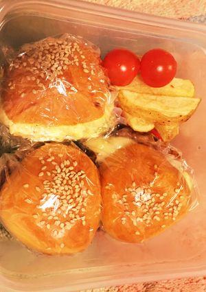 コストコディナーパンでハンバーガー弁当-レシピのメイン写真
