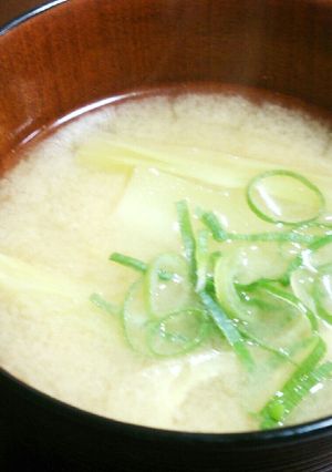 ブロッコリーの芯でお味噌汁-レシピのメイン写真