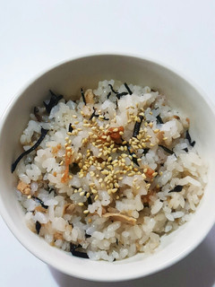 胡麻油と梅干しの効いてる炊き込みご飯。-レシピのメイン写真
