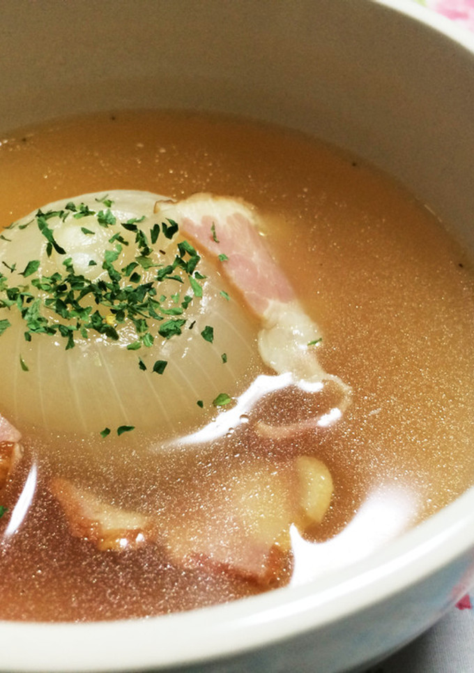 ☆まるごと玉ねぎとベーコン☆のスープ-レシピのメイン写真