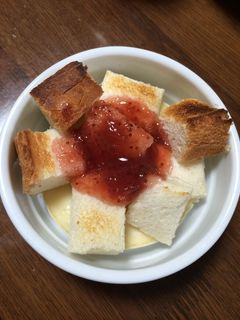 いちごジャムとパンでココットカマン-レシピのメイン写真