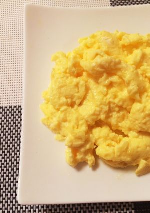 ヨーグルトでふわふわスクランブルエッグ♡-レシピのメイン写真