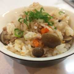 รูปของ 挽肉で☆コク旨簡単炊き込みご飯！