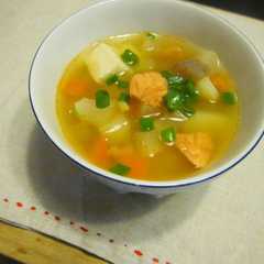 รูปของ ＊塩鮭とコロコロ野菜のおつゆ＊