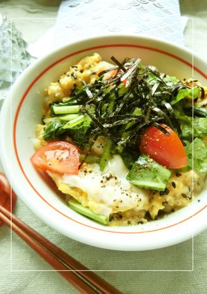 ホウレン草、トマトと炒め卵の　乗っけ丼-レシピのメイン写真