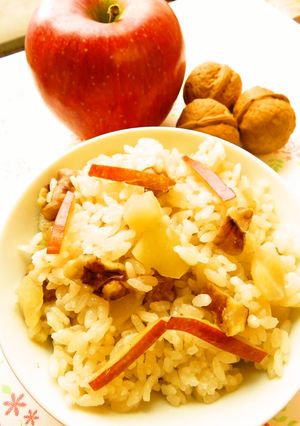 ☺秋満載♪りんごとくるみの炊き込みご飯☺-レシピのメイン写真