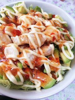 鶏肉とアボカドサラダ丼-レシピのメイン写真