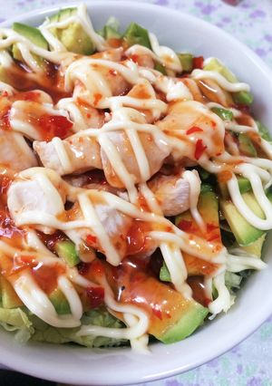 鶏肉とアボカドサラダ丼-レシピのメイン写真