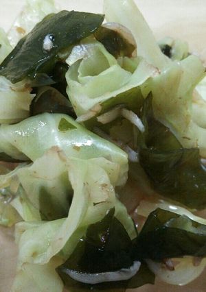 キャベツとわかめの梅干し和え-レシピのメイン写真