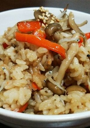 秋の味覚！簡単、キノコご飯。-レシピのメイン写真