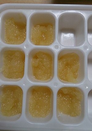 離乳食初期☆りんご☆レンジで簡単！-レシピのメイン写真