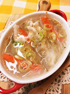 たっぷり野菜と水餃子の中華スープ♪-レシピのメイン写真