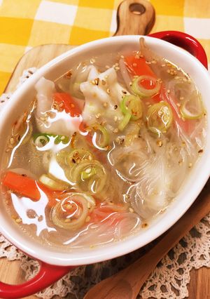 たっぷり野菜と水餃子の中華スープ♪-レシピのメイン写真