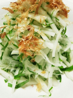 大根と大葉のサラダ・味ぽんドレッシングで-レシピのメイン写真