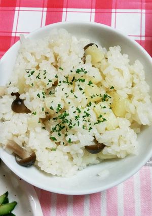 じゃがいもとしめじの洋風炊き込みごはん-レシピのメイン写真