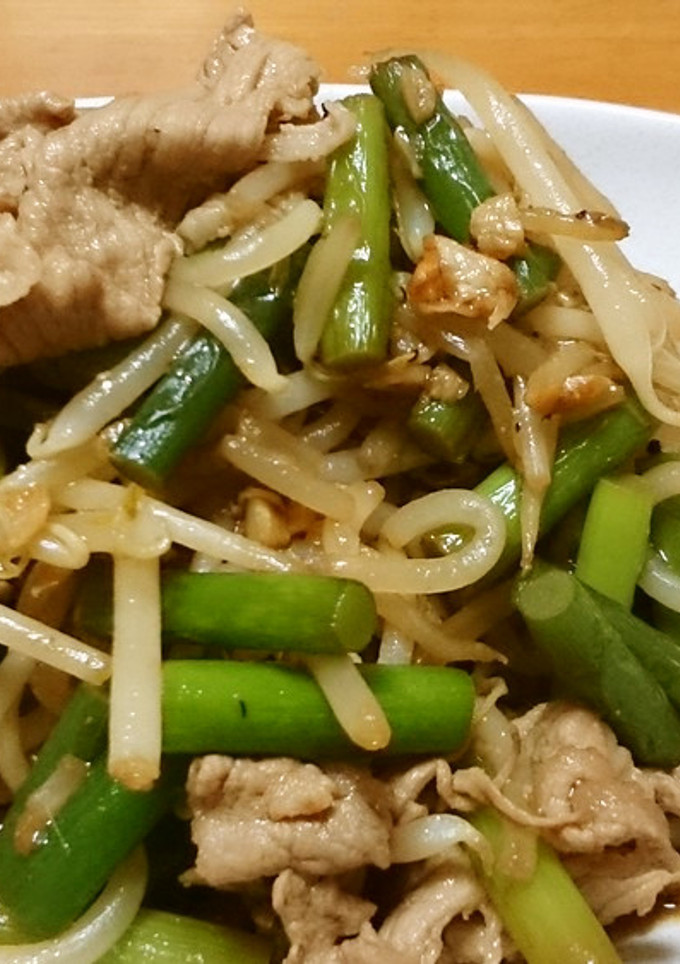 にんにくの芽ともやしと豚肉の甜麺醤炒め♪-レシピのメイン写真