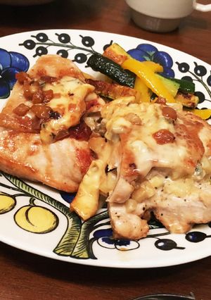 ブルーチーズとリンゴのチキンソテー-レシピのメイン写真