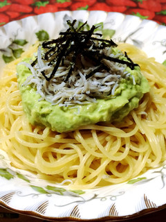 簡単15分♡アボカドとシラスの和風パスタ-レシピのメイン写真