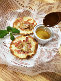 ハニーチーズ&ベーコン☆ナッツのミニピザ-レシピのメイン写真