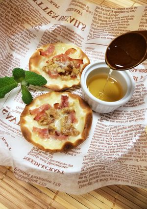 ハニーチーズ&ベーコン☆ナッツのミニピザ-レシピのメイン写真