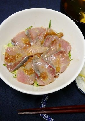 簡単！ぶり丼（梅肉の生姜ポン酢漬け）-レシピのメイン写真