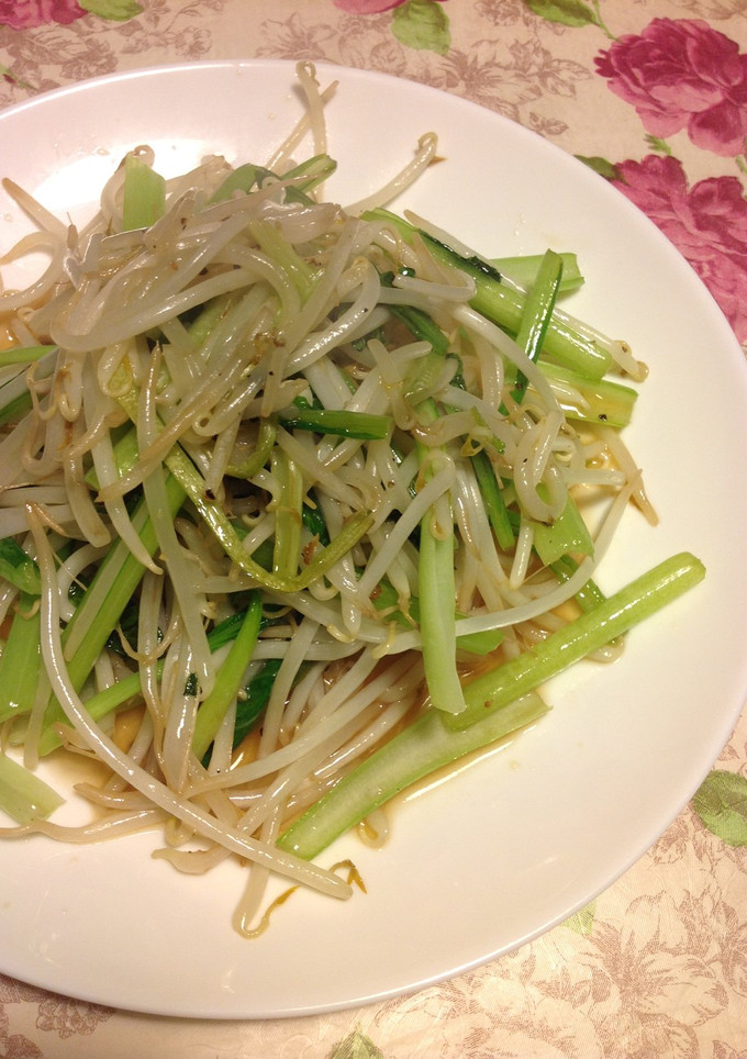 あと1品に、もやしと小松菜の炒め物-レシピのメイン写真