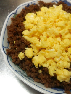 大豆のお肉で「そぼろ2色丼」-レシピのメイン写真