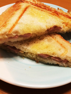 魚肉ソーセージとチーズのホットサンド♪-レシピのメイン写真