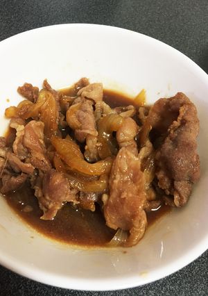 節約！！豚バラと玉ねぎの照り焼き-レシピのメイン写真
