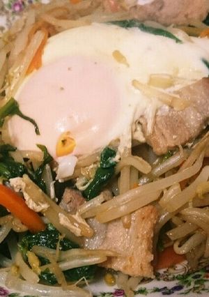 豚肉ともやしとにんじんの目玉のせ✡゛-レシピのメイン写真