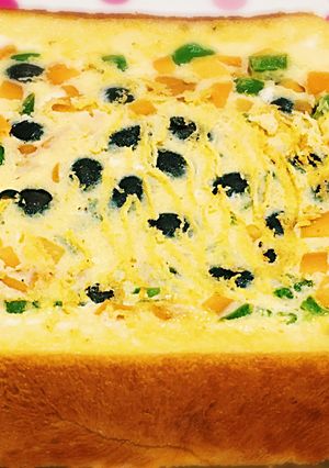 話題の真ん中くり抜きトースト-レシピのメイン写真