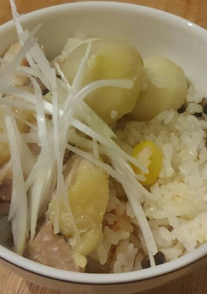 塩麹漬けの鶏と里芋の丸ごと炊き込みご飯-レシピのメイン写真
