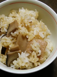 目をつぶって食べたらマツタケご飯?-レシピのメイン写真