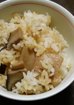 目をつぶって食べたらマツタケご飯？-レシピのメイン写真