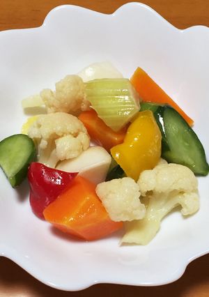 いろいろ野菜とカリフラワーのロシア漬け-レシピのメイン写真
