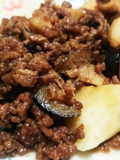 じゃがいも☆ナスとひき肉の味噌炒めのせ-レシピのメイン写真