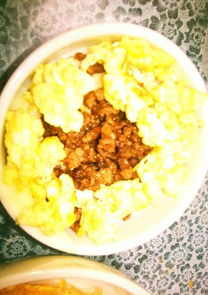 カレー味そぼろと炒り卵のココットカマン-レシピのメイン写真
