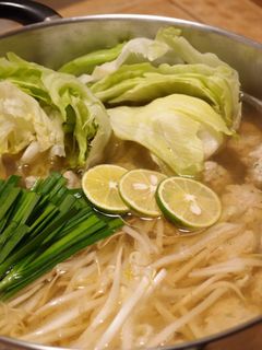レタスと鶏団子鍋~レタス大量消費(^^)-レシピのメイン写真