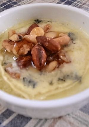 3種のチーズとナッツのココットカマン-レシピのメイン写真