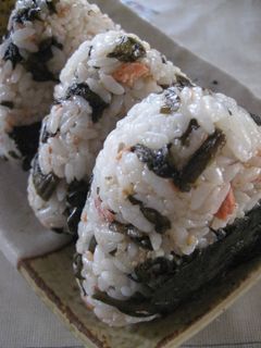高菜と鮭フレークのおにぎり-レシピのメイン写真