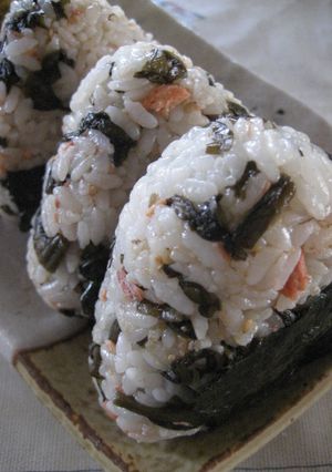 高菜と鮭フレークのおにぎり-レシピのメイン写真