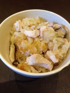 鶏ガラで!鶏胸肉と椎茸の炊き込み御飯-レシピのメイン写真