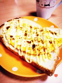 目玉焼きのせカレーマヨトースト(´ω`)-レシピのメイン写真