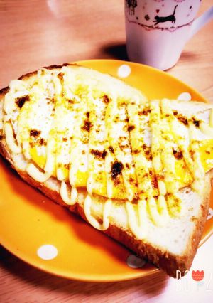 目玉焼きのせカレーマヨトースト(´ω`)-レシピのメイン写真