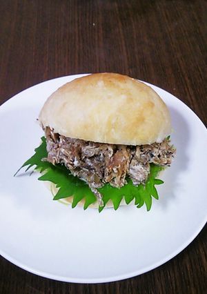 ご飯のお供♪サバ味噌ゴボウで簡単サンド♪-レシピのメイン写真