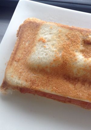 粉チーズ焦がし！ホットサンドの小技^^-レシピのメイン写真