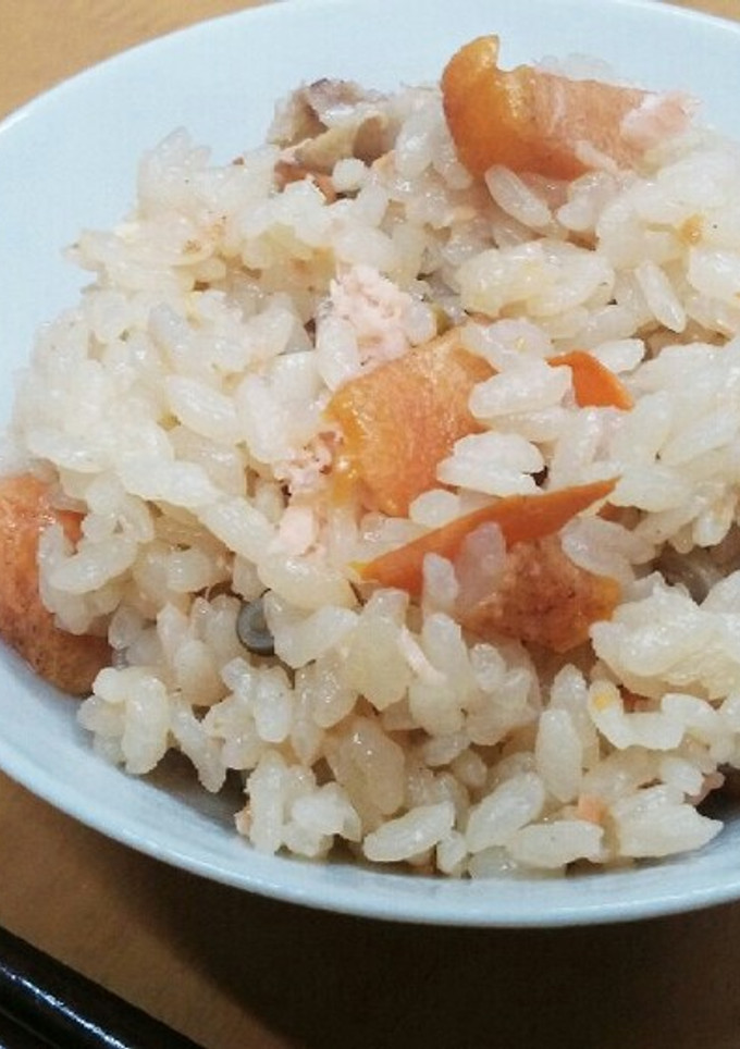 柿と秋鮭、シメジの炊き込みご飯-レシピのメイン写真