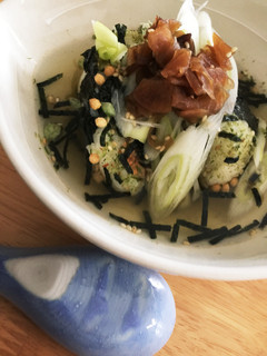 おにぎりで作るお茶漬け(^-^)-レシピのメイン写真