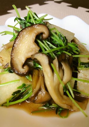 冷え性にも♡舞茸と長芋の蜂蜜生姜醤油炒め-レシピのメイン写真